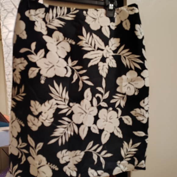 Floral skirt, unique pattern nostalgic Wedding refined, cottage core whimsical - Picture 5 of 11